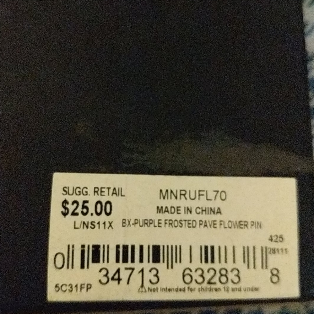 Gorgeous flower pin🤍💙 - Picture 6 of 6